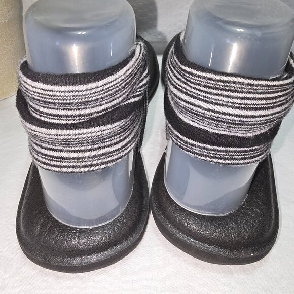 SANUK BLACK AND WHITE YOGO SLING CUSHIONED SLIDE ON SANDALS WOMENS SIZE 8 EUC - Picture 7 of 8